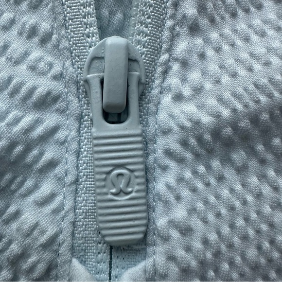 Lululemon woman’s light weight jacket - Picture 9 of 12